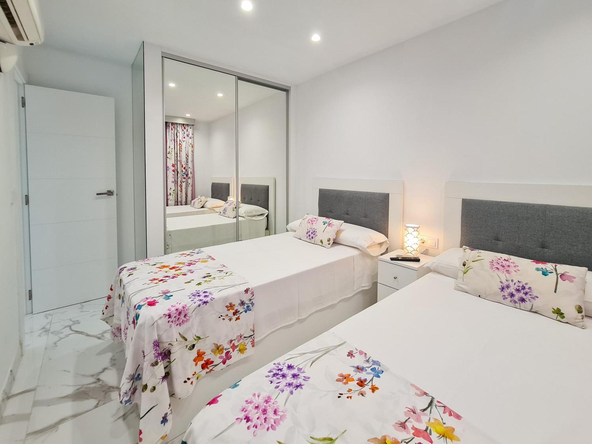 Apartamento Edificio Astoria Benidorm Bagian luar foto